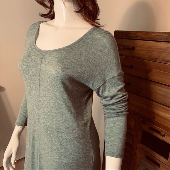 LUCY & LAUREL Sage Green Top size M - Picture 5 of 14